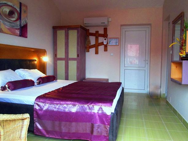 Imagen de la habitación del Hotel Jakuzzi. Foto 4