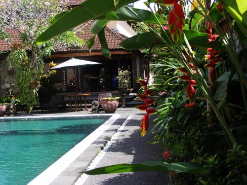 Imagen de la piscina del Hotel Jalan Jalan Villas and Spa. Foto 8