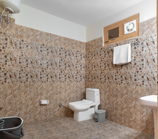 Imagen de la habitación del Hotel Jalori Hills. Foto 14