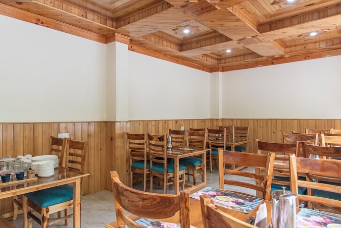 Imagen del bar/restaurante del Hotel Jalori Hills. Foto 3
