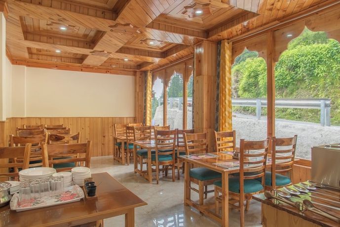 Imagen del bar/restaurante del Hotel Jalori Hills. Foto 4
