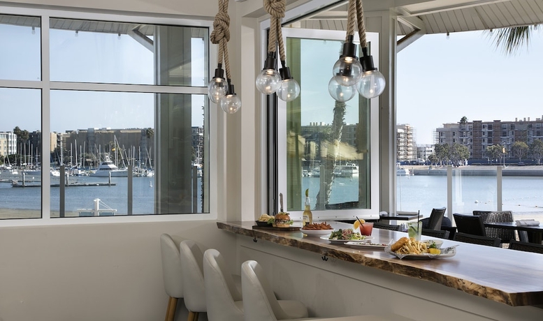 Imagen del bar/restaurante del Hotel Jamaica Bay Inn Marina Del Rey,tapestry Collection By Hilton. Foto 2