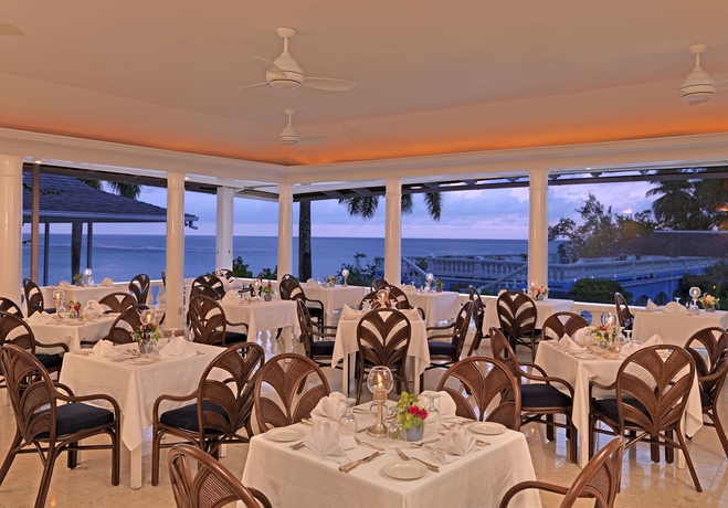 Imagen del bar/restaurante del Hotel Jamaica Inn. Foto 4