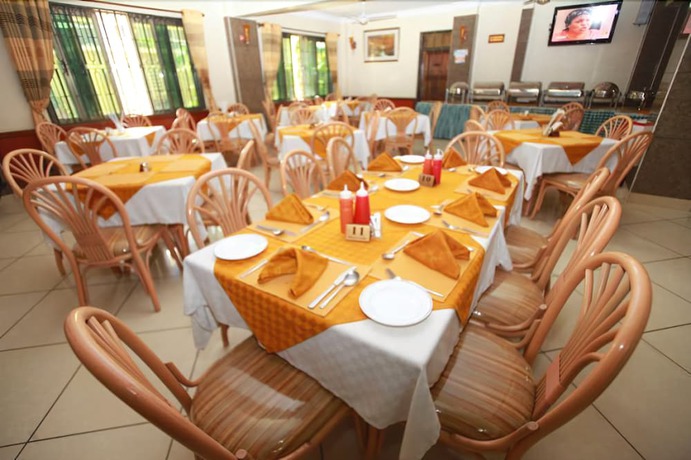 Imagen del bar/restaurante del Hotel Jambo Village. Foto 5