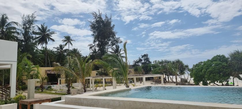 Imagen de la piscina del Hotel Jambo beach hotel Paje. Foto 19
