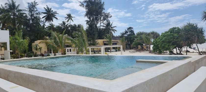 Imagen de la piscina del Hotel Jambo beach hotel Paje. Foto 20