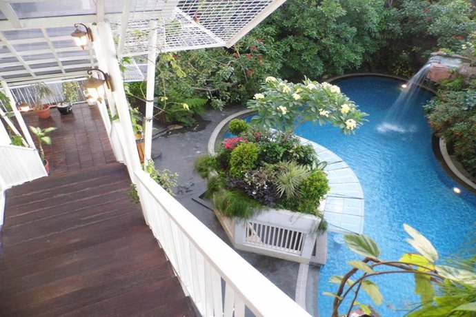 Imagen de la piscina del Hotel Jambuluwuk Malioboro Yogyakarta. Foto 13