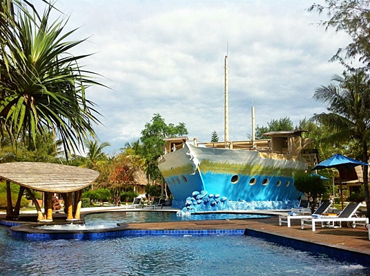 Imagen general del Hotel Jambuluwuk Oceano Resort Gili Trawangan. Foto 7