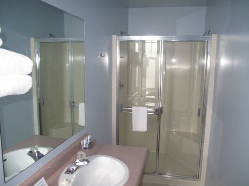 Imagen de la habitación del Hotel James Bay Inn and Suites. Foto 4