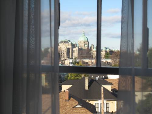 Imagen de la habitación del Hotel James Bay Inn and Suites. Foto 5