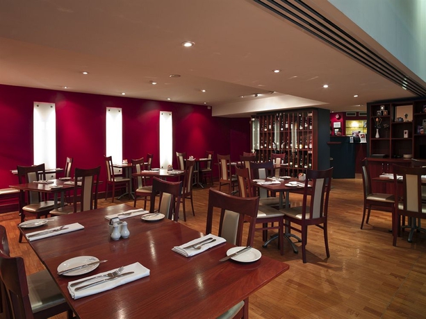 Imagen del bar/restaurante del Hotel James Cook Grand Chancellor. Foto 2