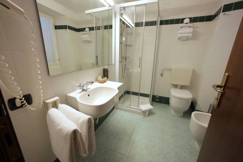 Imagen de la habitación del Hotel James Joyce. Foto 4