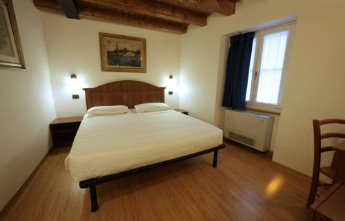 Imagen de la habitación del Hotel James Joyce. Foto 7