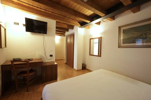 Imagen de la habitación del Hotel James Joyce. Foto 11