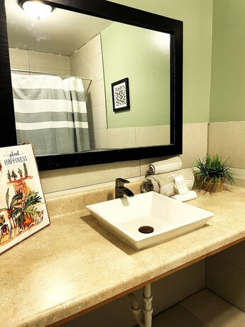 Imagen de la habitación del Hotel James Motel. Foto 10