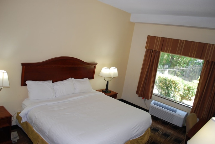 Imagen de la habitación del Hotel Jameson Inn and Suites Riverdale. Foto 3