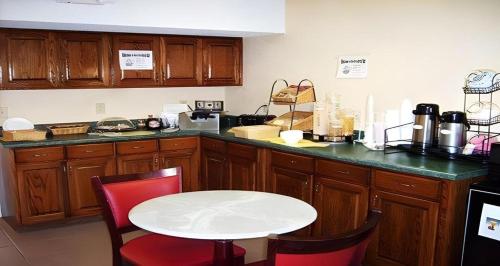Imagen general del Hotel Jameson Inn-Oakwood. Foto 4