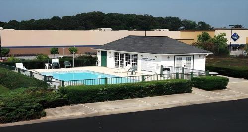 Imagen general del Hotel Jameson Inn-Oakwood. Foto 5