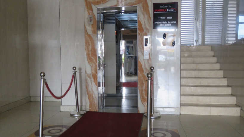 Imagen de los exteriores del Hotel Jamirex. Foto 19