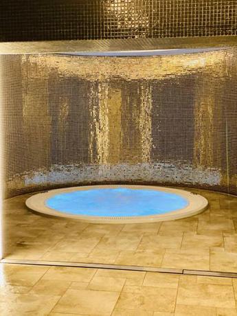 Imagen de la piscina del Hotel J&j Sport Center. Foto 14