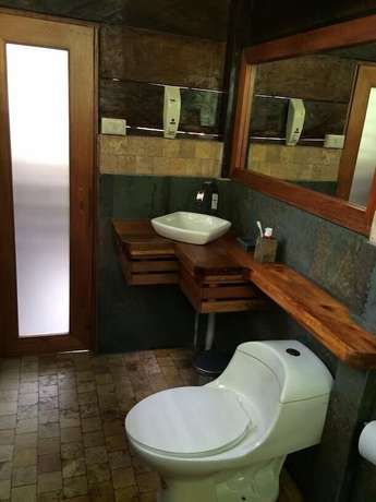 Imagen de la habitación del Hotel Jamu Lodge. Foto 9