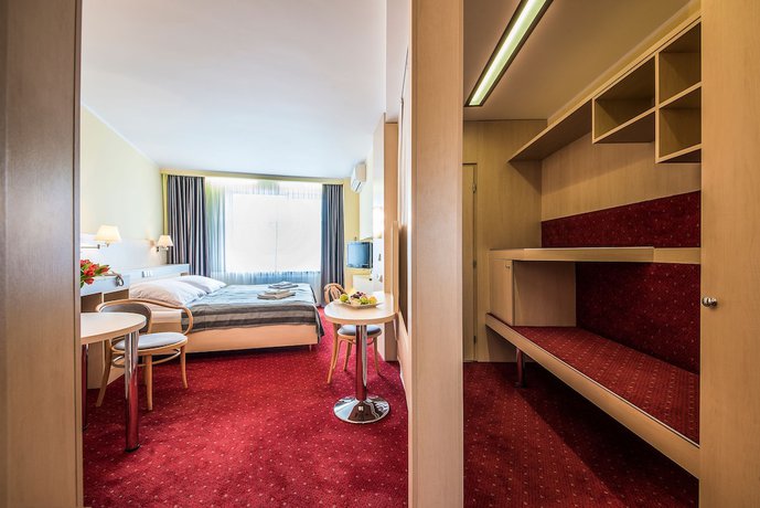 Imagen de la habitación del Hotel Jana. Foto 12