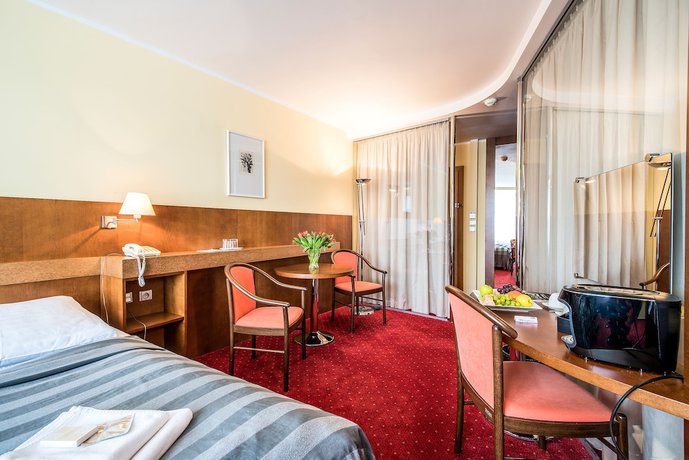 Imagen de la habitación del Hotel Jana. Foto 13