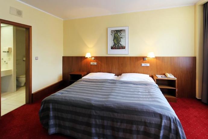 Imagen de la habitación del Hotel Jana. Foto 19