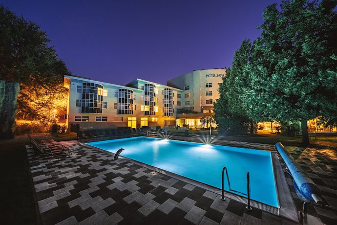 Imagen general del Hotel Jana. Foto 11