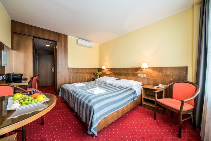 Imagen de la habitación del Hotel Jana. Foto 22