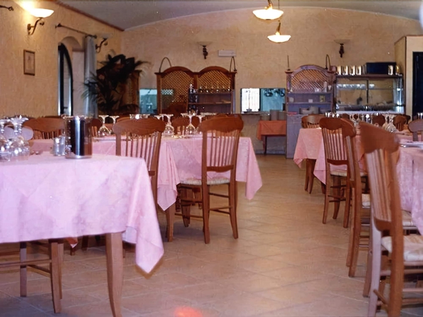 Imagen del bar/restaurante del Hotel Janas, Cerde&ntilde;a. Foto 2