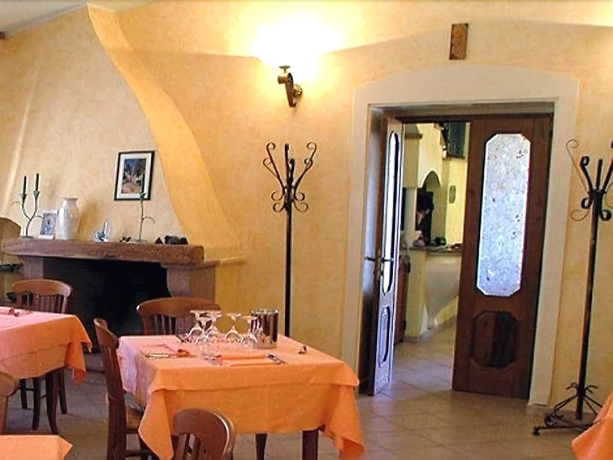 Imagen del bar/restaurante del Hotel Janas, Cerde&ntilde;a. Foto 4