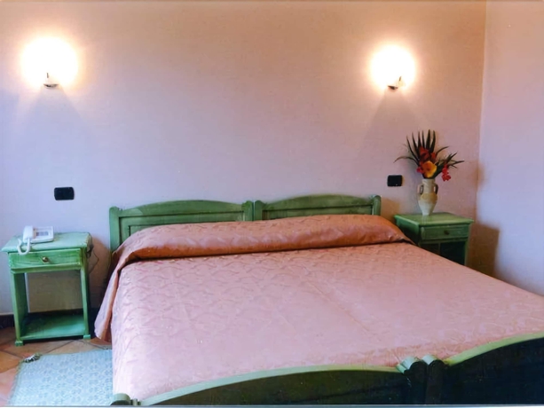 Imagen de la habitación del Hotel Janas, Cerde&ntilde;a. Foto 10