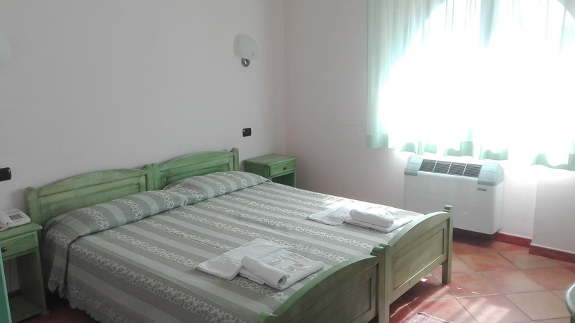 Imagen de la habitación del Hotel Janas, Cerde&ntilde;a. Foto 12