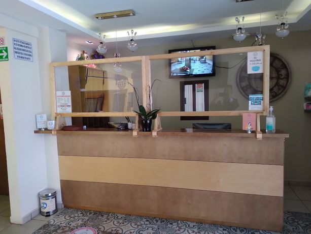 Imagen de los interiores del Hotel JandE by Serranillo. Foto 20