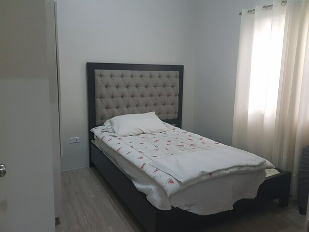 Imagen de la habitación del Hotel Janica Villa. Foto 13