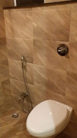 Imagen de la habitación del Hotel Janki International. Foto 16