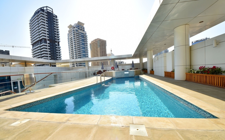Imagen de la piscina del Hotel Jannah Place Dubai Marina. Foto 19