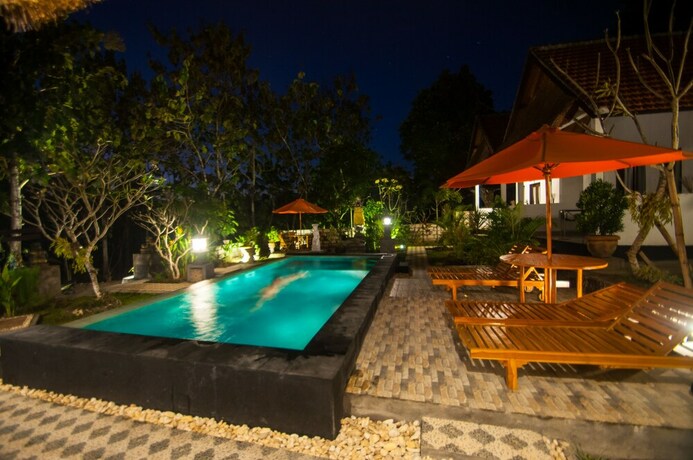 Imagen de la piscina del Hotel Japa Bungalow. Foto 22