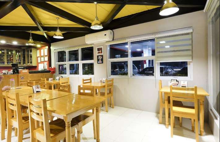 Imagen del bar/restaurante del Hotel Japi Traveller's and Restaurant - Main. Foto 2