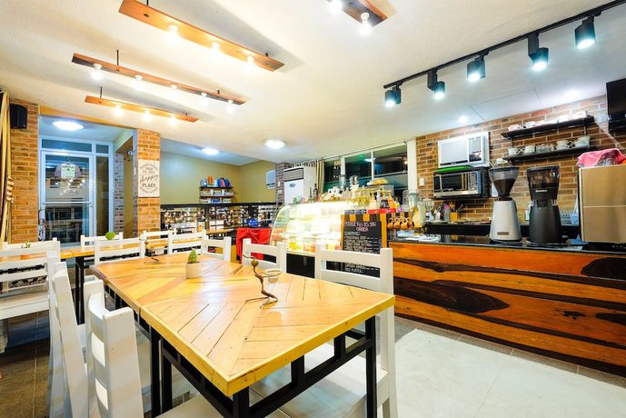 Imagen del bar/restaurante del Hotel Japi Traveller's and Restaurant - Main. Foto 3