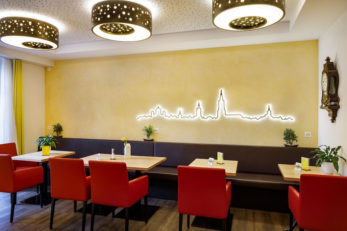 Imagen de los interiores del Hotel Jardin Bern. Foto 19