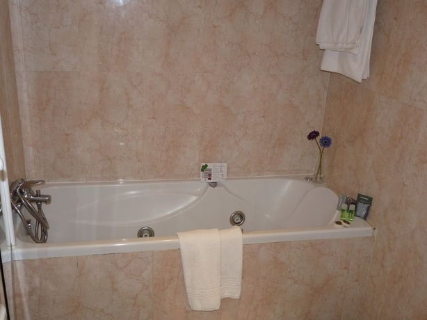 Imagen de la habitación del Hotel Jardin De Aranjuez. Foto 16