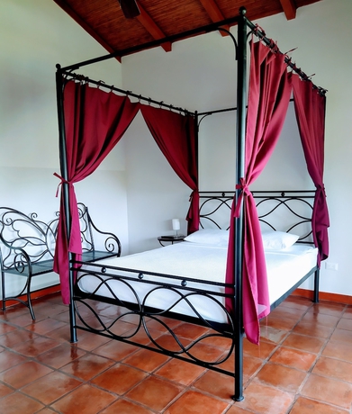 Imagen de la habitación del Hotel Jardin De Granada. Foto 2