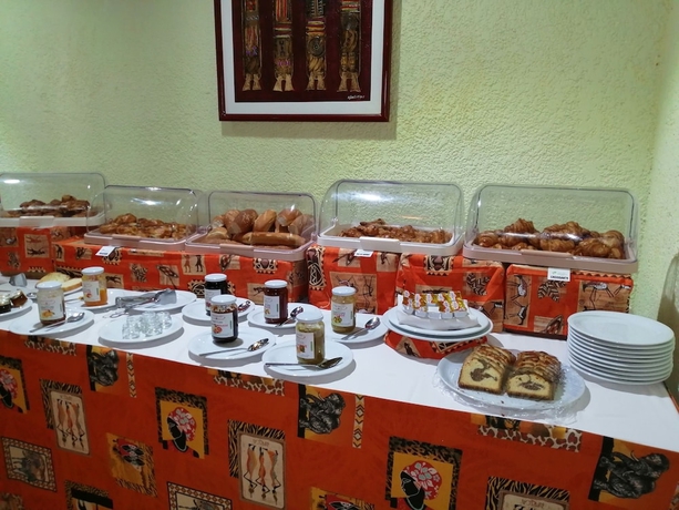 Imagen del bar/restaurante del Hotel Jardin Savana Dakar. Foto 5