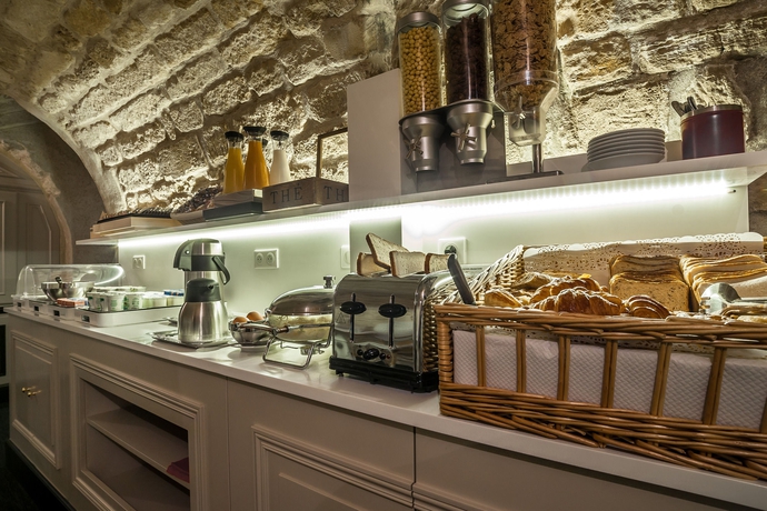 Imagen del bar/restaurante del Hotel Jardin le Brea. Foto 4