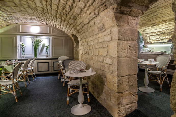 Imagen del bar/restaurante del Hotel Jardin le Brea. Foto 7