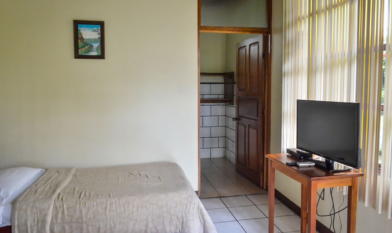 Imagen de la habitación del Hotel Jardines Arenal. Foto 9