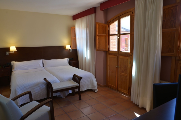 Imagen de la habitación del Hotel Jardines De La Santa. Foto 3