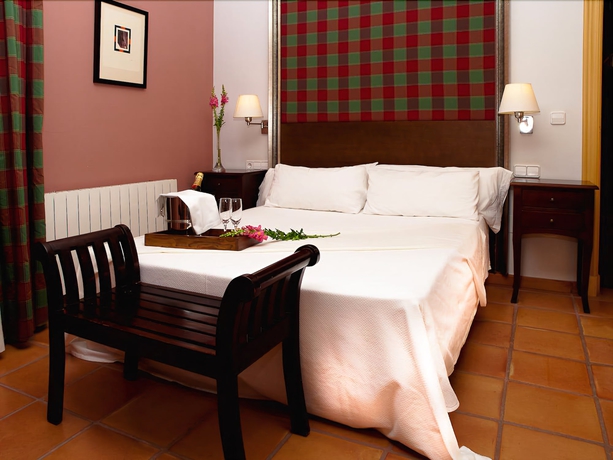 Imagen de la habitación del Hotel Jardines De La Santa. Foto 13